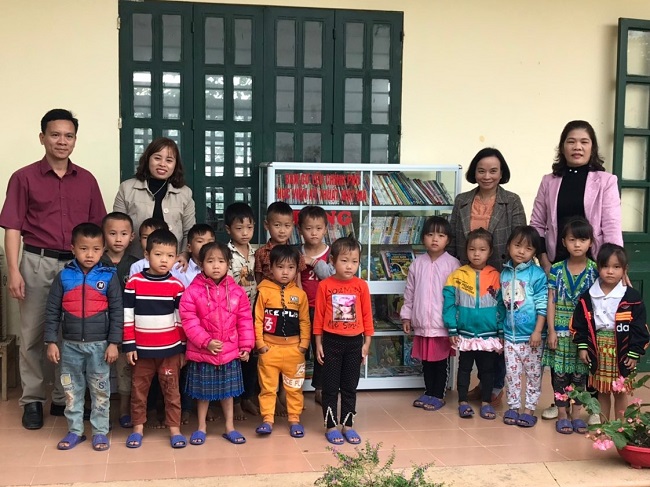 Học viện Kỹ thuật mật mã quyên góp ủng hộ sách truyện, đồ dùng học tập cho các em học sinh Lào Cai