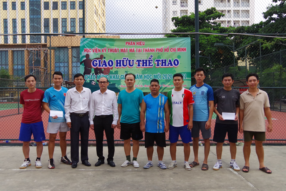 Thi đấu giao hữu thể thao chào mừng năm học 2020 - 2021