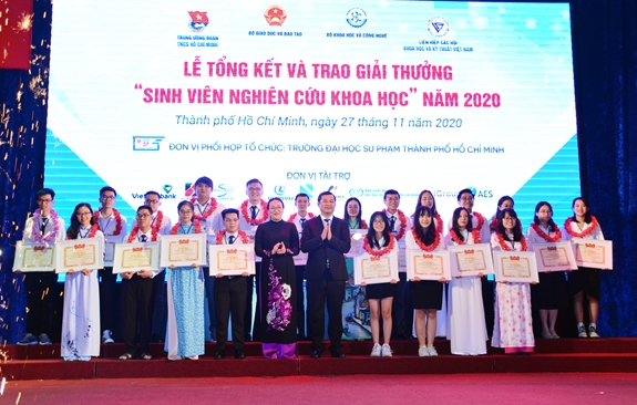 Giải thưởng “Sinh viên nghiên cứu khoa học” do Bộ Giáo dục và Đào tạo chủ trì tổ chức